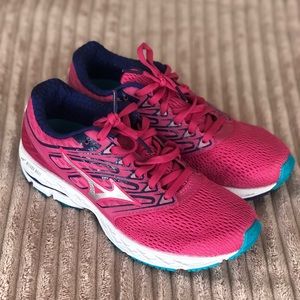 Mizuno Waveshadow Running Shoe